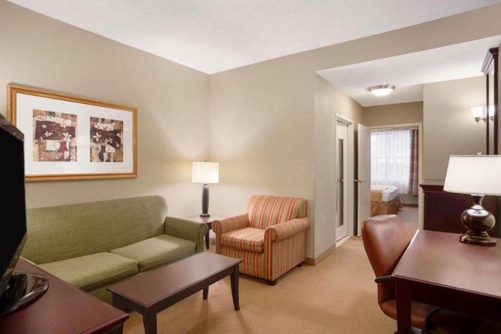 One-Bedroom King Suite - Disability Access/Non-Smoking